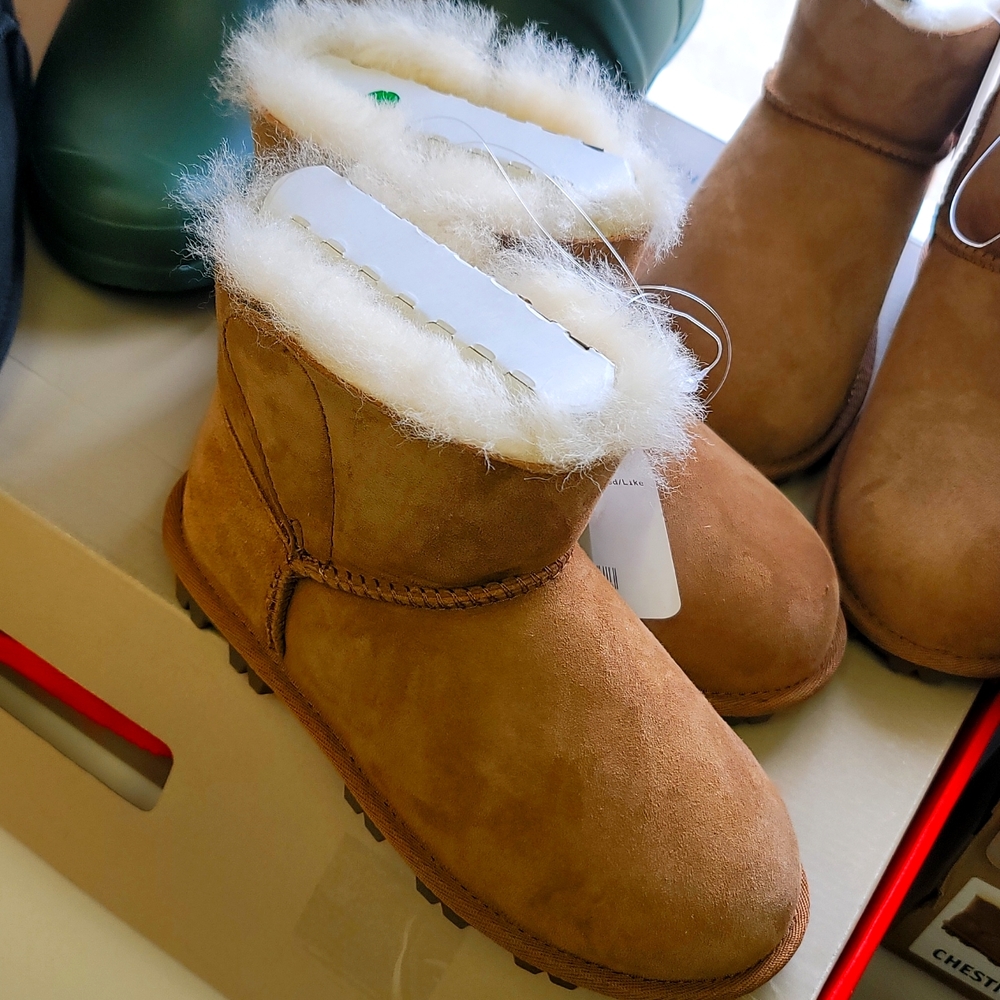 *Kirkland Signature Kids Genuine Shearling Boots